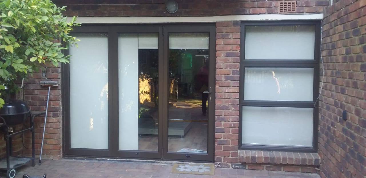 Home collen aluminium & glass place door